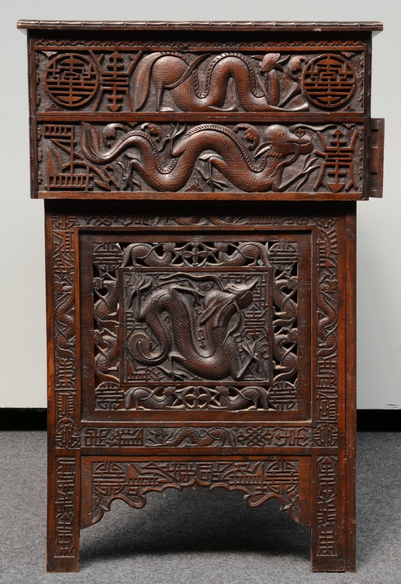 A Chinese carved hardwood travelling desk, relief decorated with dragons and symbols, H 83 - D - Bild 7 aus 8