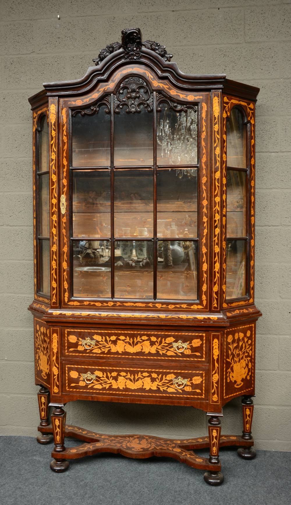 A Dutch rosewood and floral marquetry veneered china display cabinet, H 219,5 - W 125 - D 43 cm