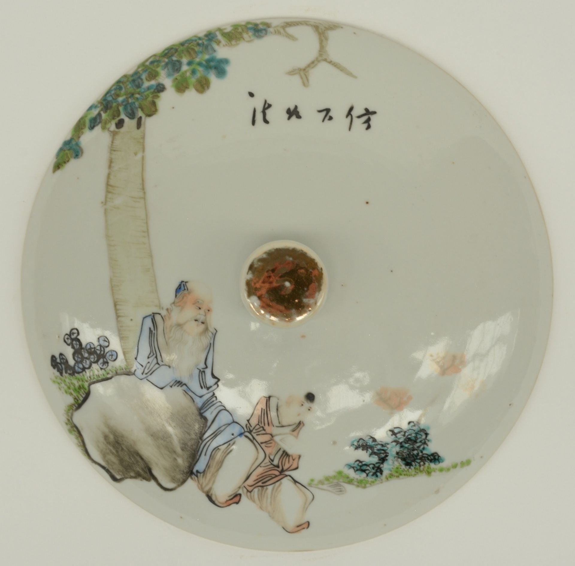 A Chinese bowl with cover, polychrome decorated with figures, H 11,5 - Diameter 24,5 cm - Bild 8 aus 8
