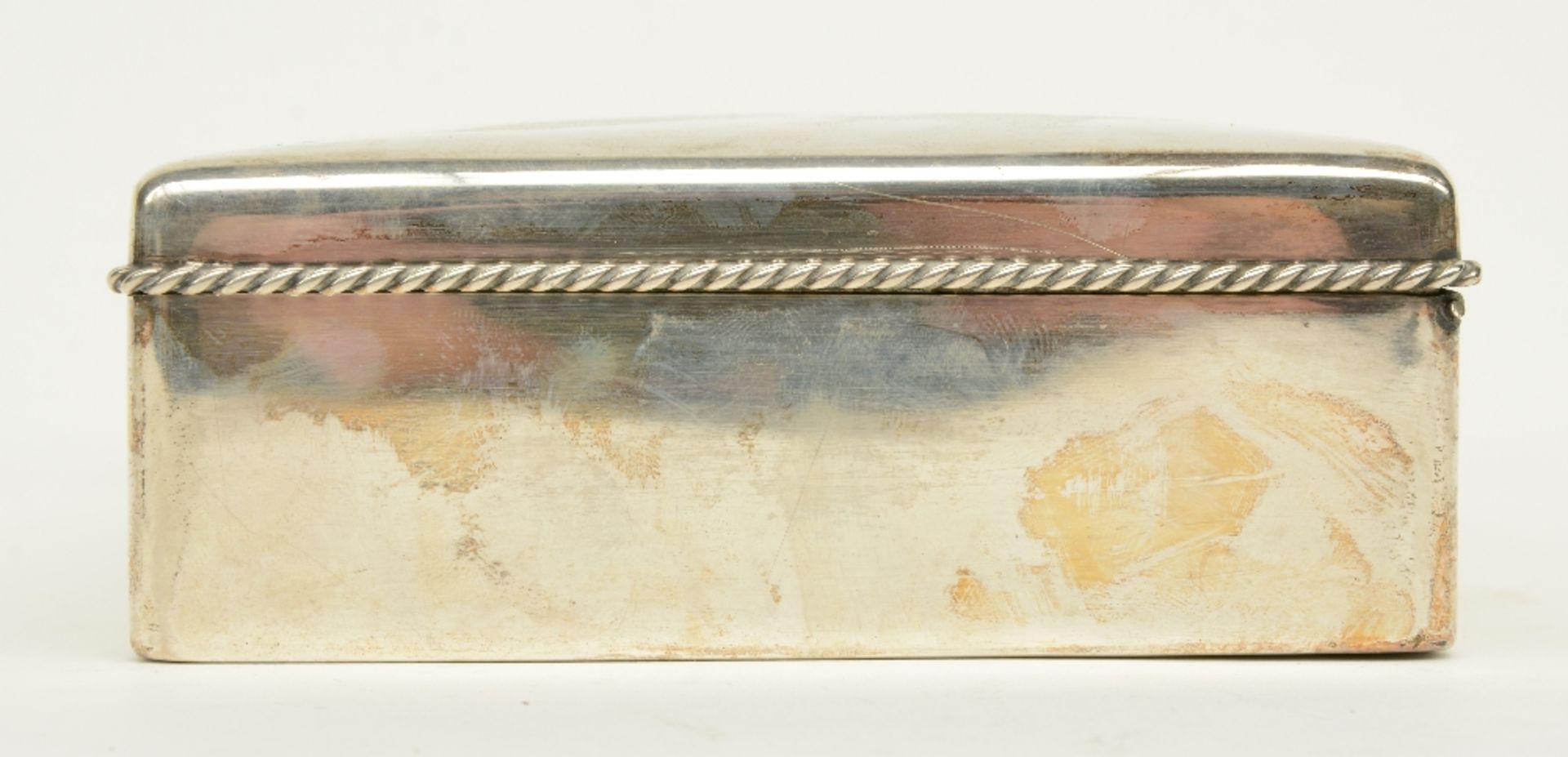 An early 20thC silver cigar box, 835/000, with a wooden inside, H 5,5 - W 18,5 - D 13,5 cm, Total - Bild 3 aus 7