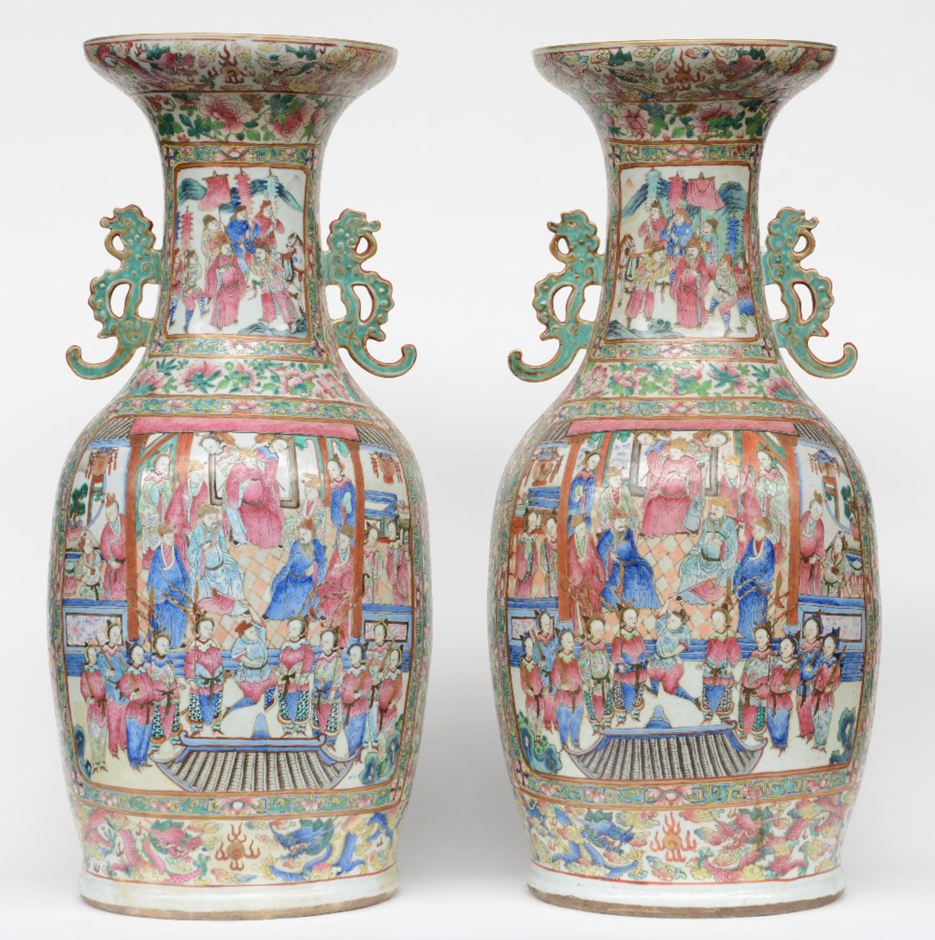 A large pair of Chinese famille rose vases decorated with court scenes, 19thC, H 85,5 - 86 cm (one - Bild 3 aus 13