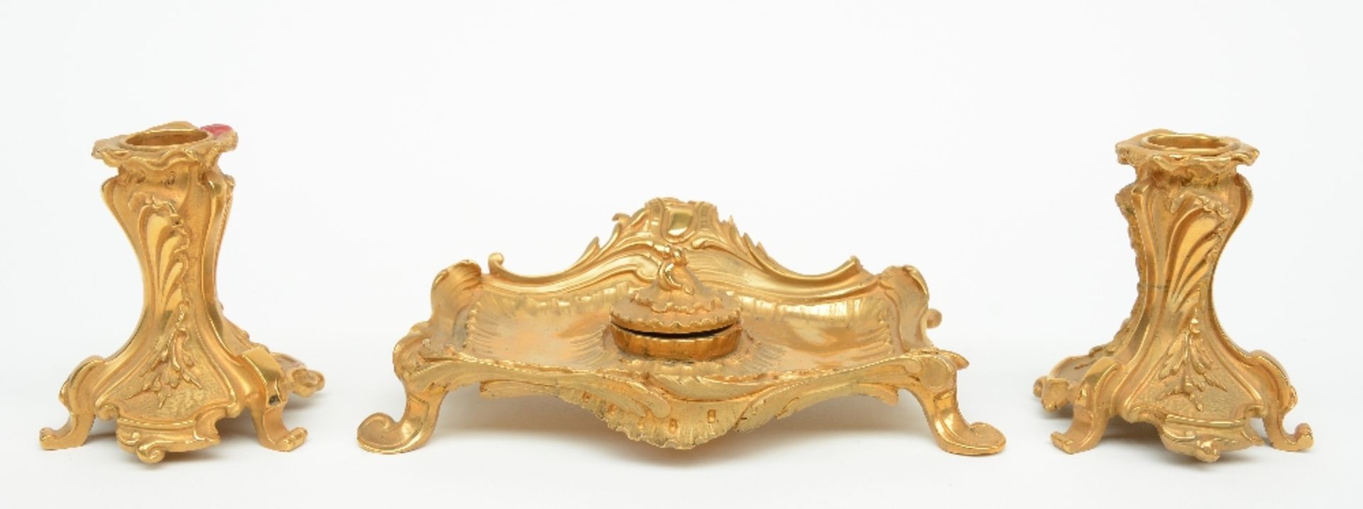 A fine LXV style ormolu bronze ink stand with a ditto pair of candlesticks, 19thC, H 9 - B 19 - D