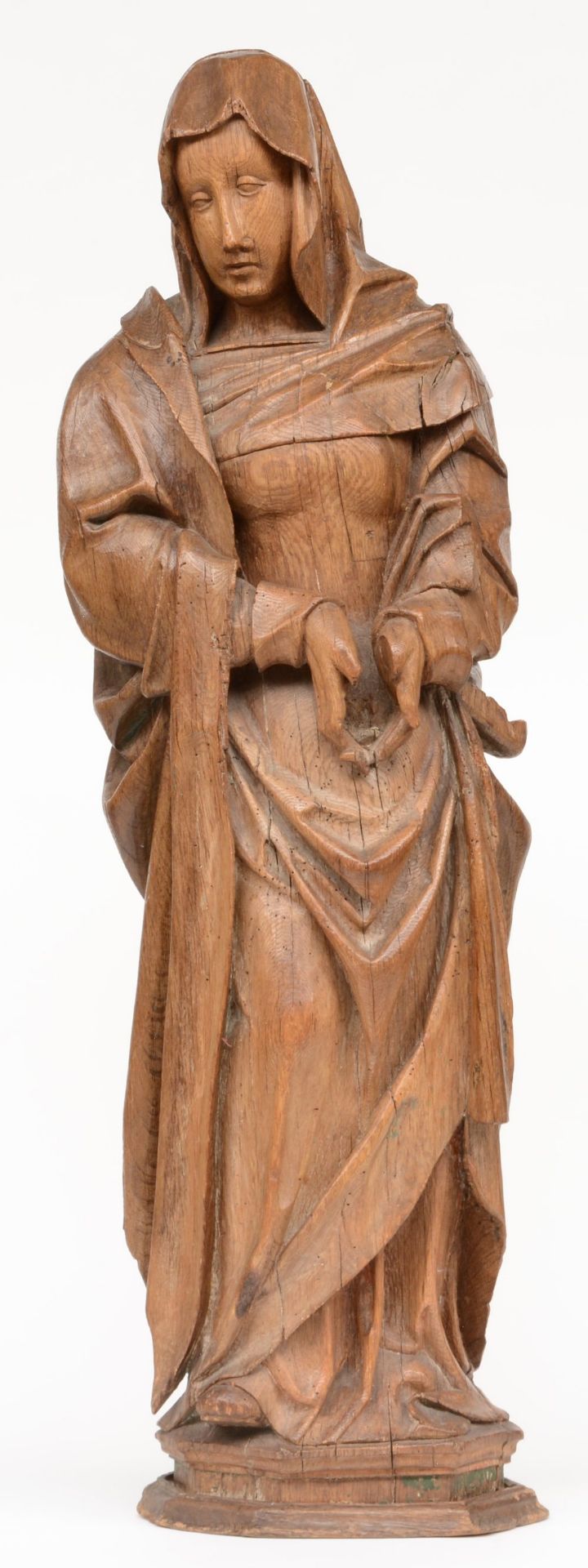 A late 16thC oak female saint sculpture, with traces of polychromy, Low Countries, H 100,5 cm