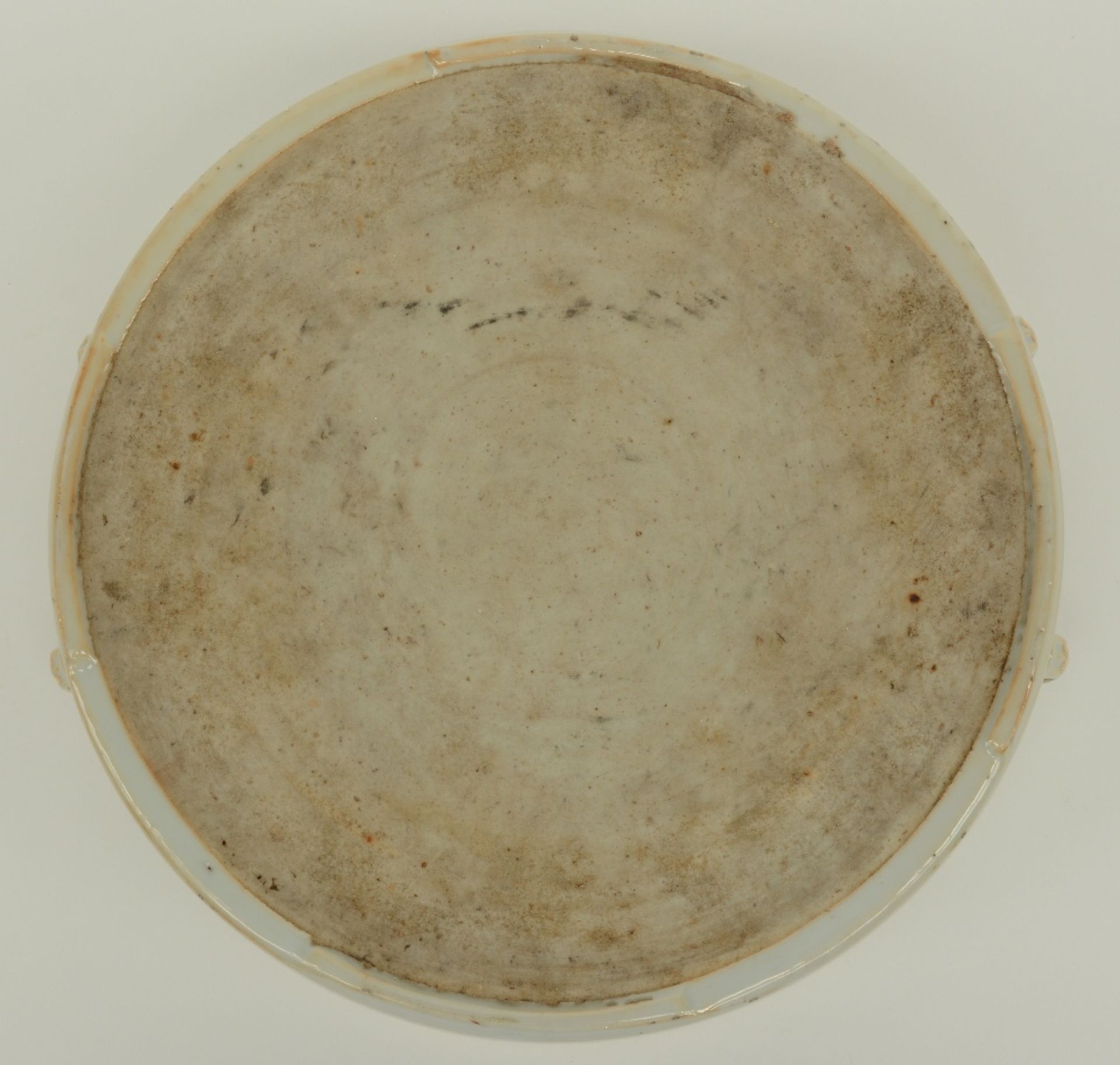 A Chinese bowl with cover, polychrome decorated with figures, H 11,5 - Diameter 24,5 cm - Bild 7 aus 8