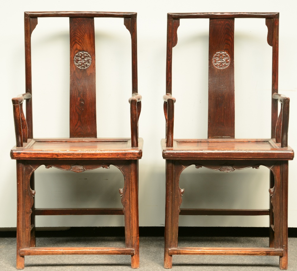 A pair of Chinese elm wood armchairs, ca. 1900, H 112 - W 57 cm (minor damage)