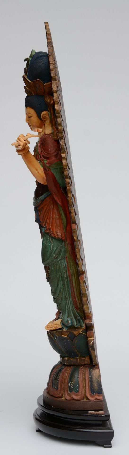 A first half of the 19thC sculpted wooden and ivory Guanyin, H 70,5 cm - Image 2 of 6