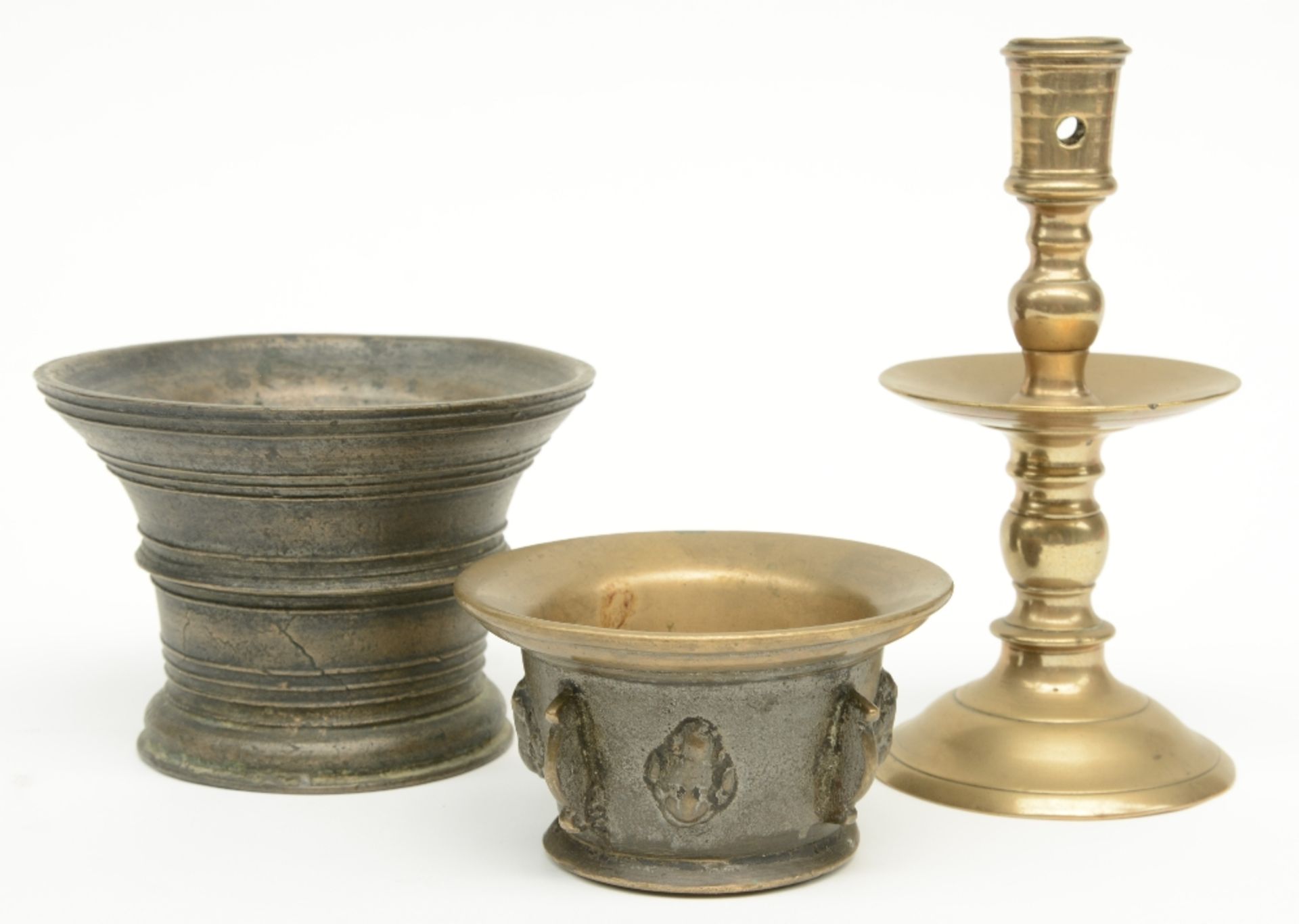 Two bronze mortars, Southern Europe, 17thC; added a ditto Heemskerck type candle stick, H 6,5 - 10 -