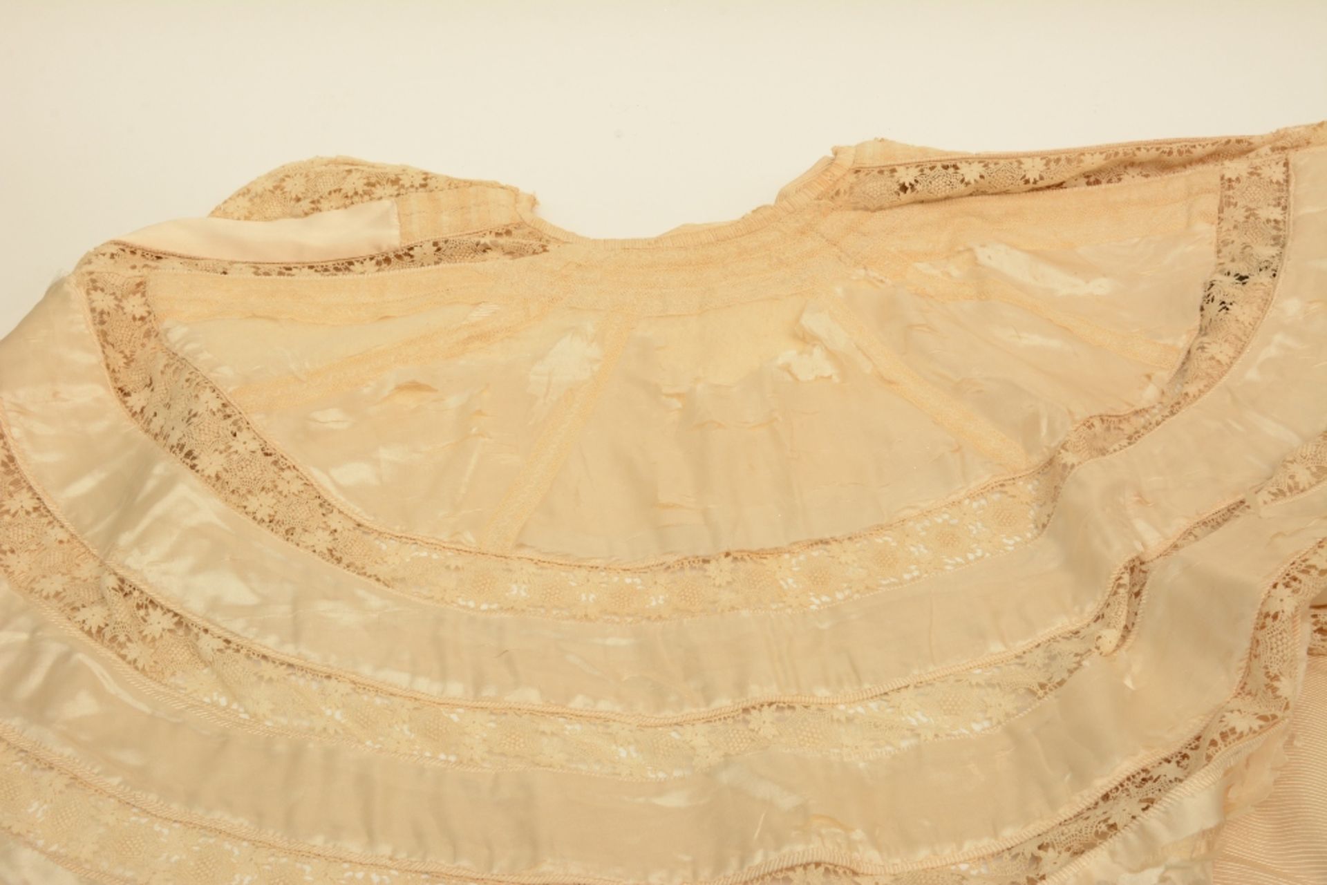 An important lot of the 19th and early 20thC Flemish lace; according to the matching documents - Image 5 of 16