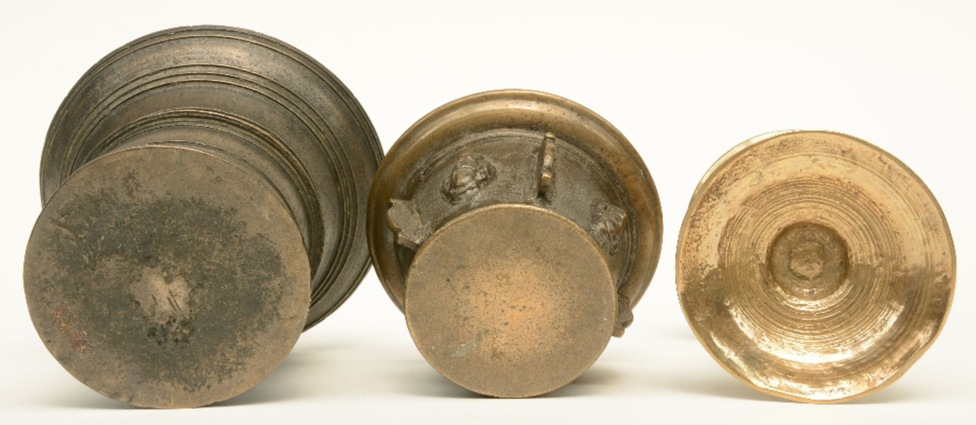 Two bronze mortars, Southern Europe, 17thC; added a ditto Heemskerck type candle stick, H 6,5 - 10 - - Image 6 of 6