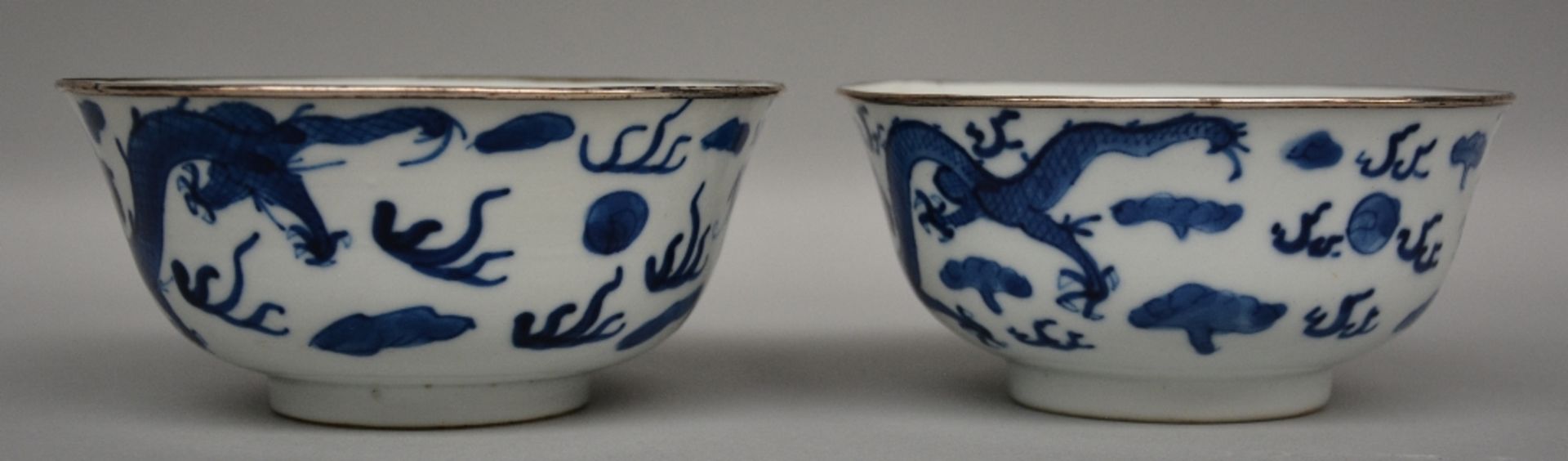 Two Chinese teapots with imari and India ink decoration, 18thC (chips); added two Chinese blue and - Bild 10 aus 15