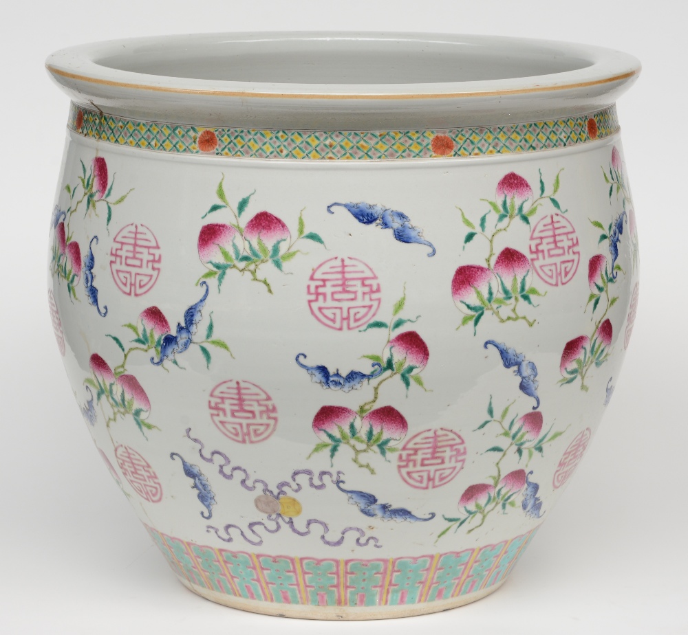 A Chinese famille rose cachepot, decorated with peaches, bats and longelivity symbols, H 51 cm,