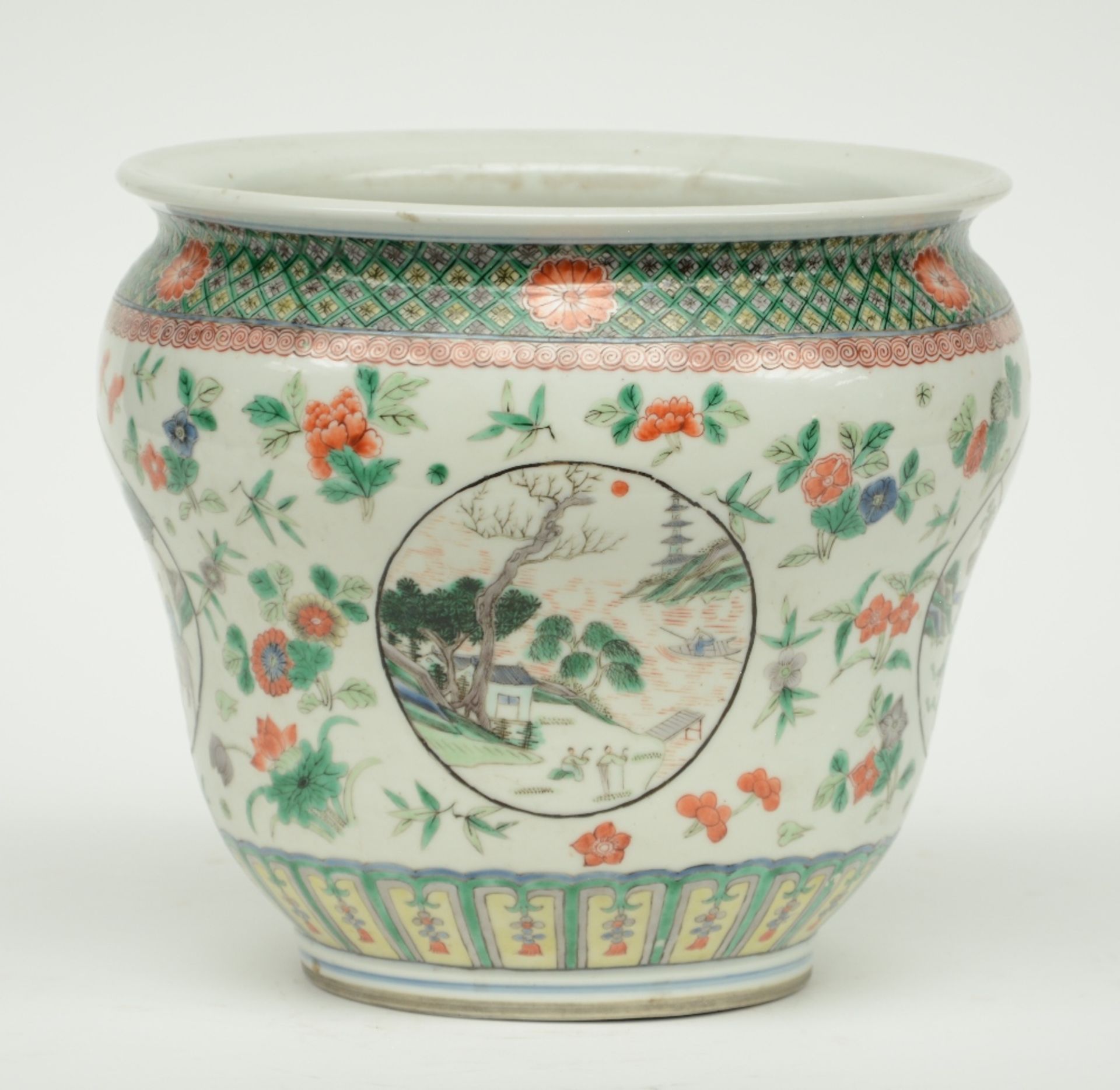 A Chinese famille verte jardinière decorated with landscapes, figures and floral motifs, 19thC; - Bild 5 aus 21
