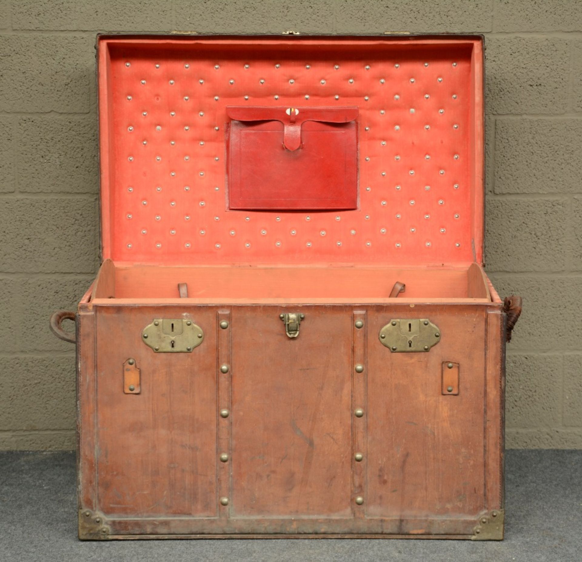 A luxurious leather travelling trunk, upholstered inside, with lift-out trays, H 67 - W 91 - D 55 cm - Image 5 of 7