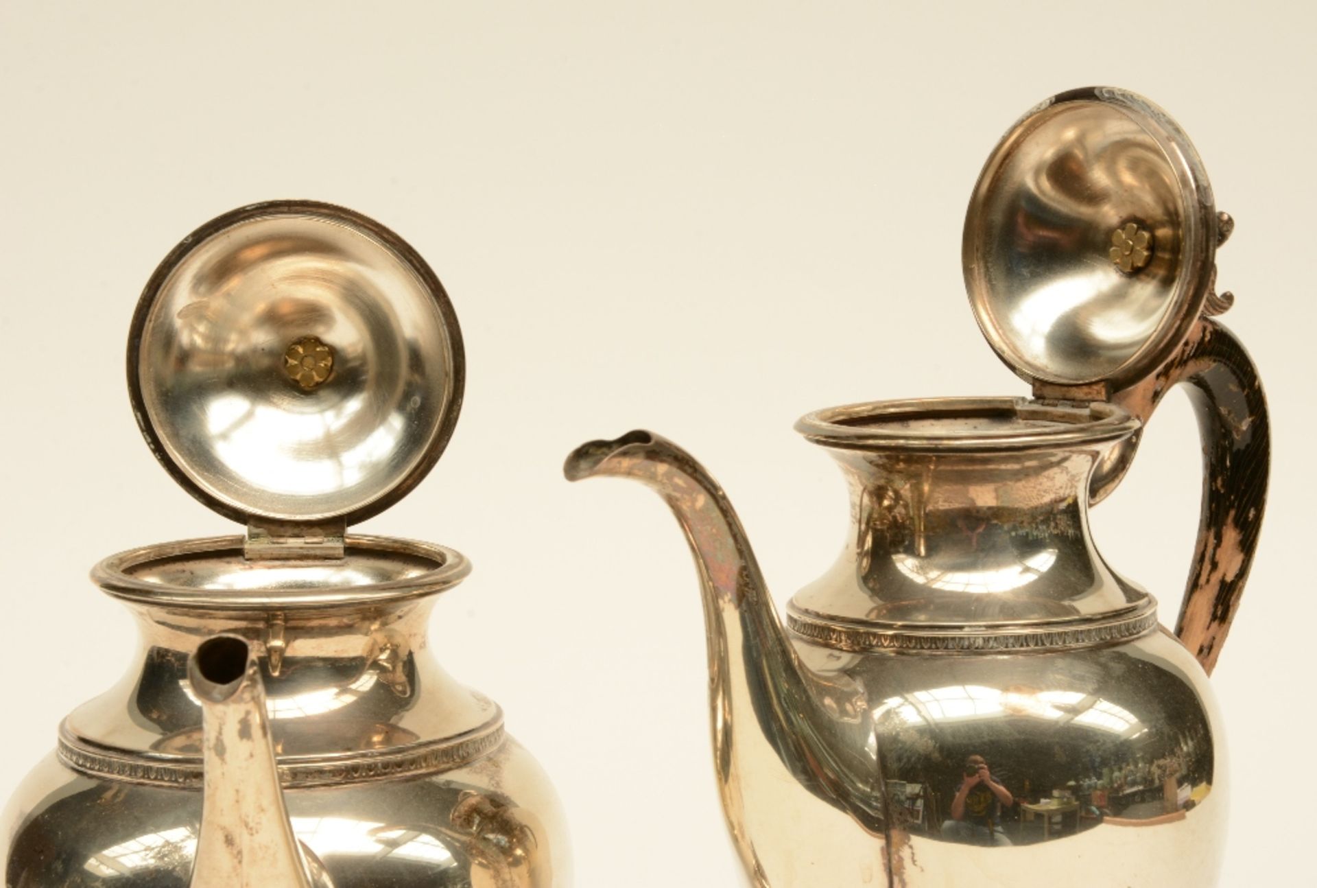 A silver coffee and tea set, 800/000, Belgium 1868 - 1942, makers' mark Debruyère, total weight 2. - Bild 3 aus 8