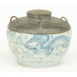 A rare Chinese blue and white dragon bowl with a lead cover, marked, H 14,5 cm (old repair)