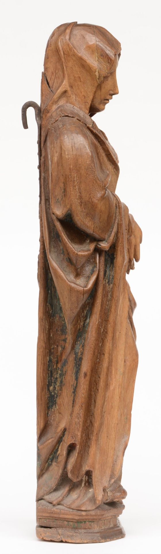 A late 16thC oak female saint sculpture, with traces of polychromy, Low Countries, H 100,5 cm - Image 4 of 4