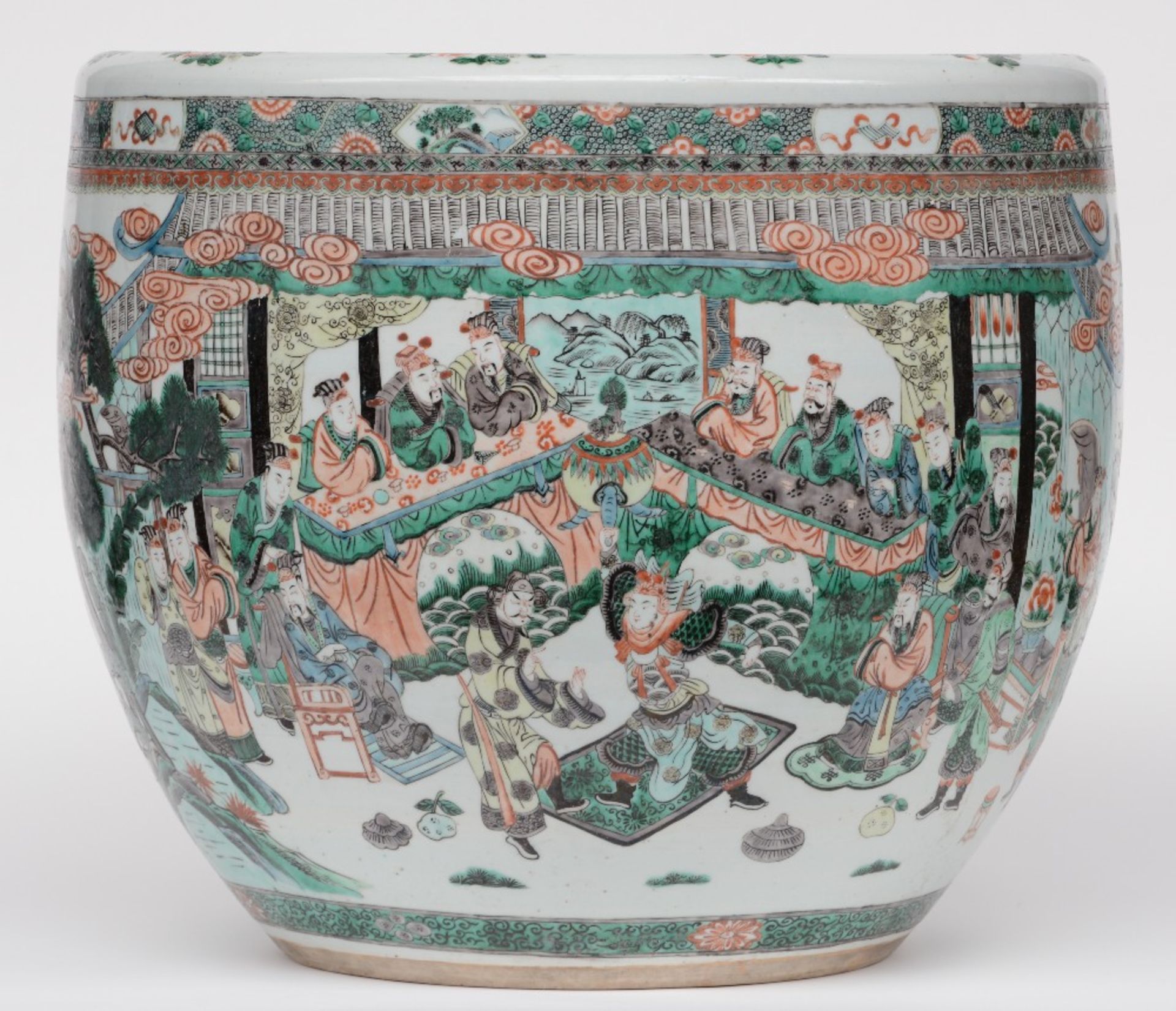 A Chinese famille verte cachepot with an animated scene, 19thC, H 45,5 - Diameter 54,5 cm (crack - Bild 2 aus 10