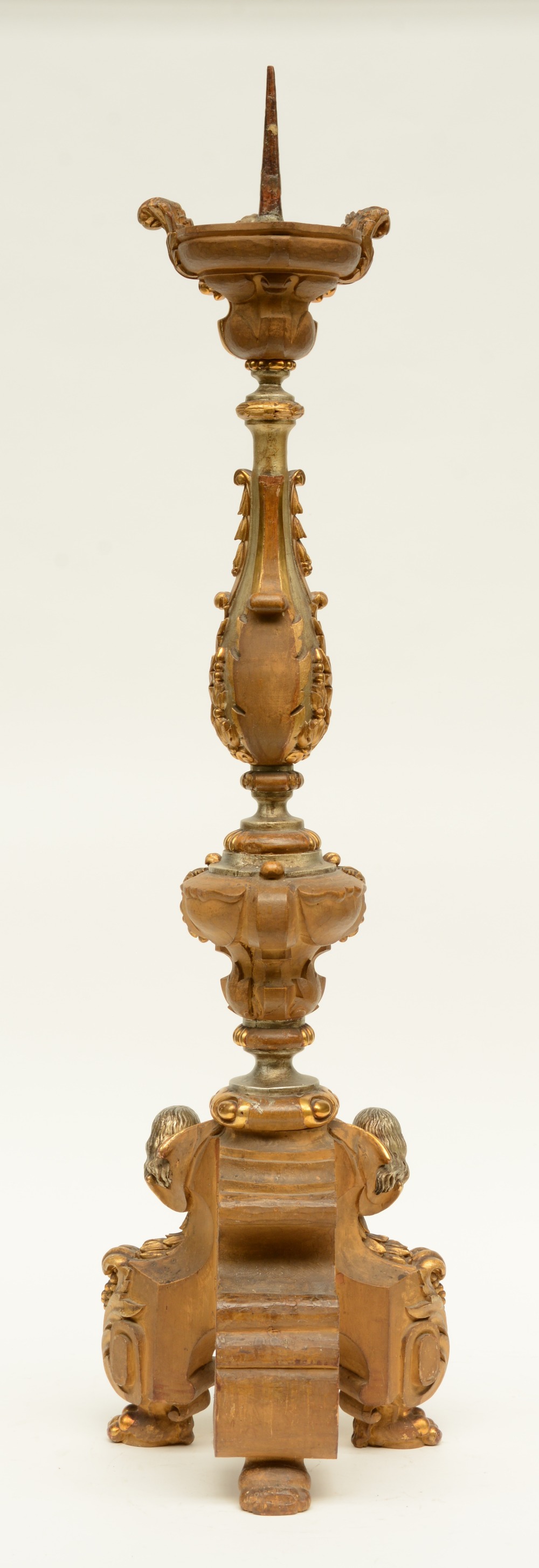 A gilt and silver wooden candlestick, 19thC, H 103,5 cm - Image 3 of 4