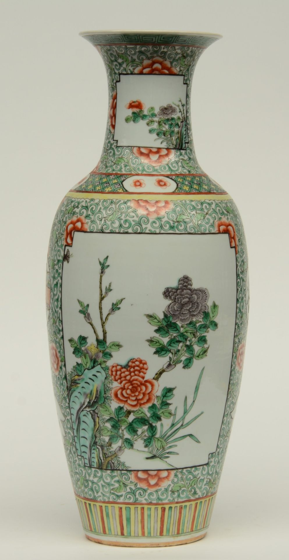 A Chinese polychrome vase decorated with flower branches, landscapes and floral motifs, H 60 cm - Bild 3 aus 6