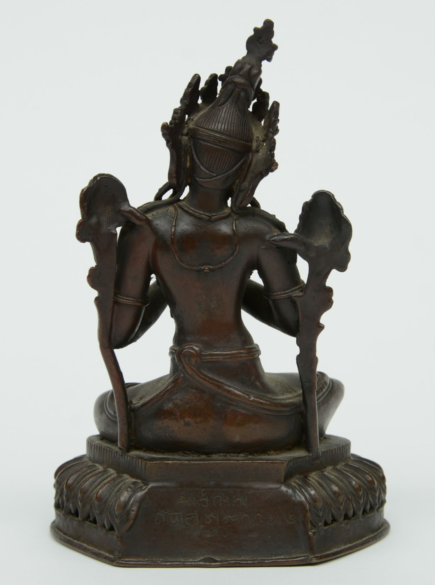 An Oriental bronze Bodhisattva, H 18,5 cm - Image 3 of 7