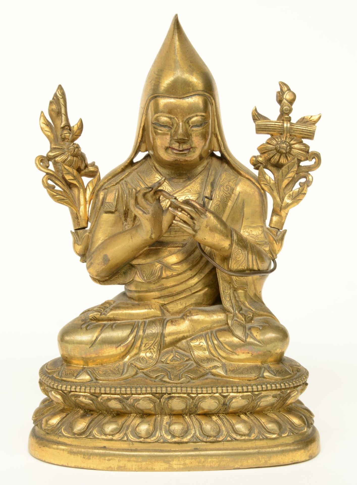 An Oriental bronze sculpture depicting a Buddhist Lama, H 18 cm