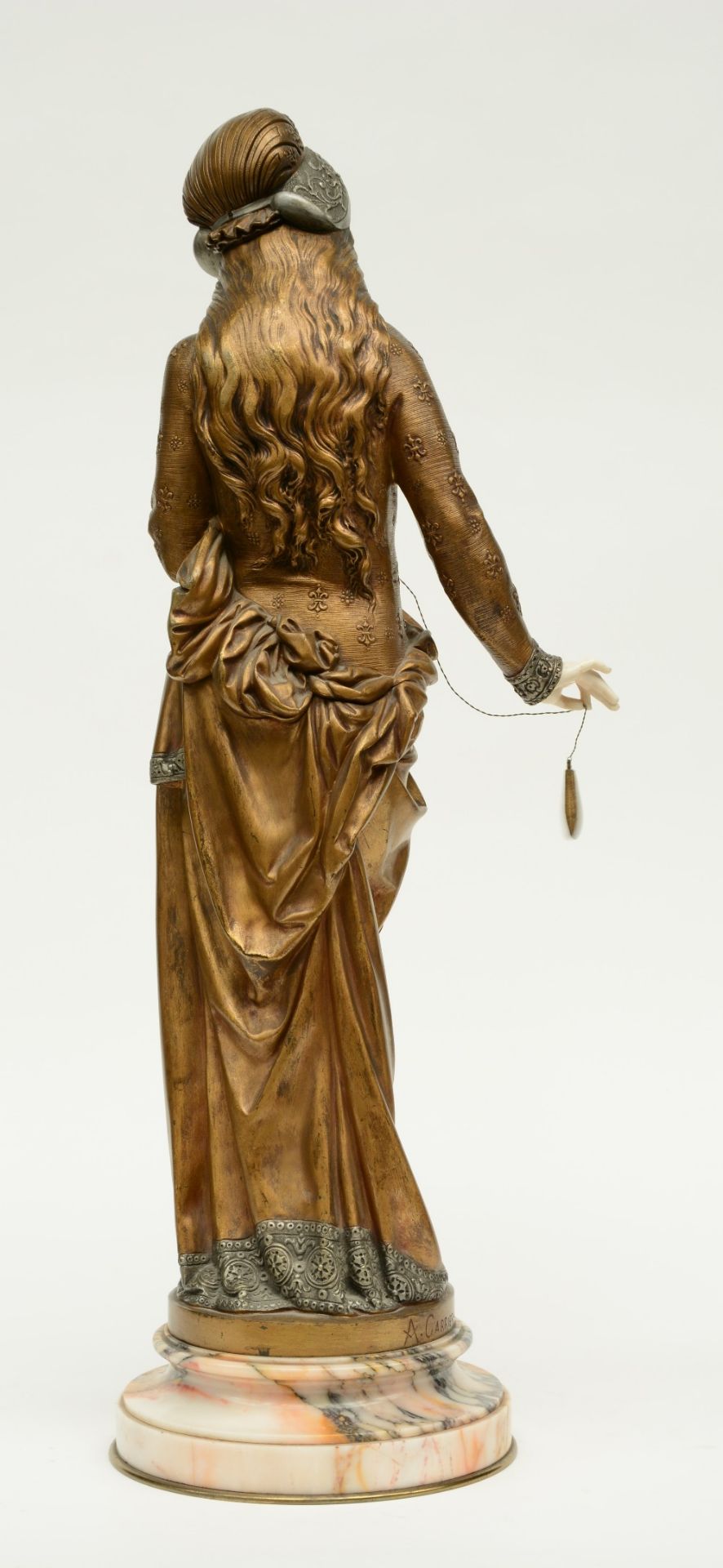 Carrier - Belleuse A., 'La Fileuse', chryselephantine statue, multiple patina, H 75,5 cm - Image 3 of 15