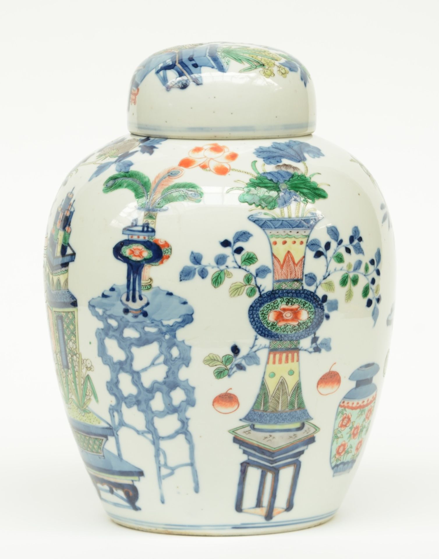 A Chinese polychrome ginger jar, decorated with flowers and antiquities, marked Kangxi, 19thC, H - Bild 2 aus 8