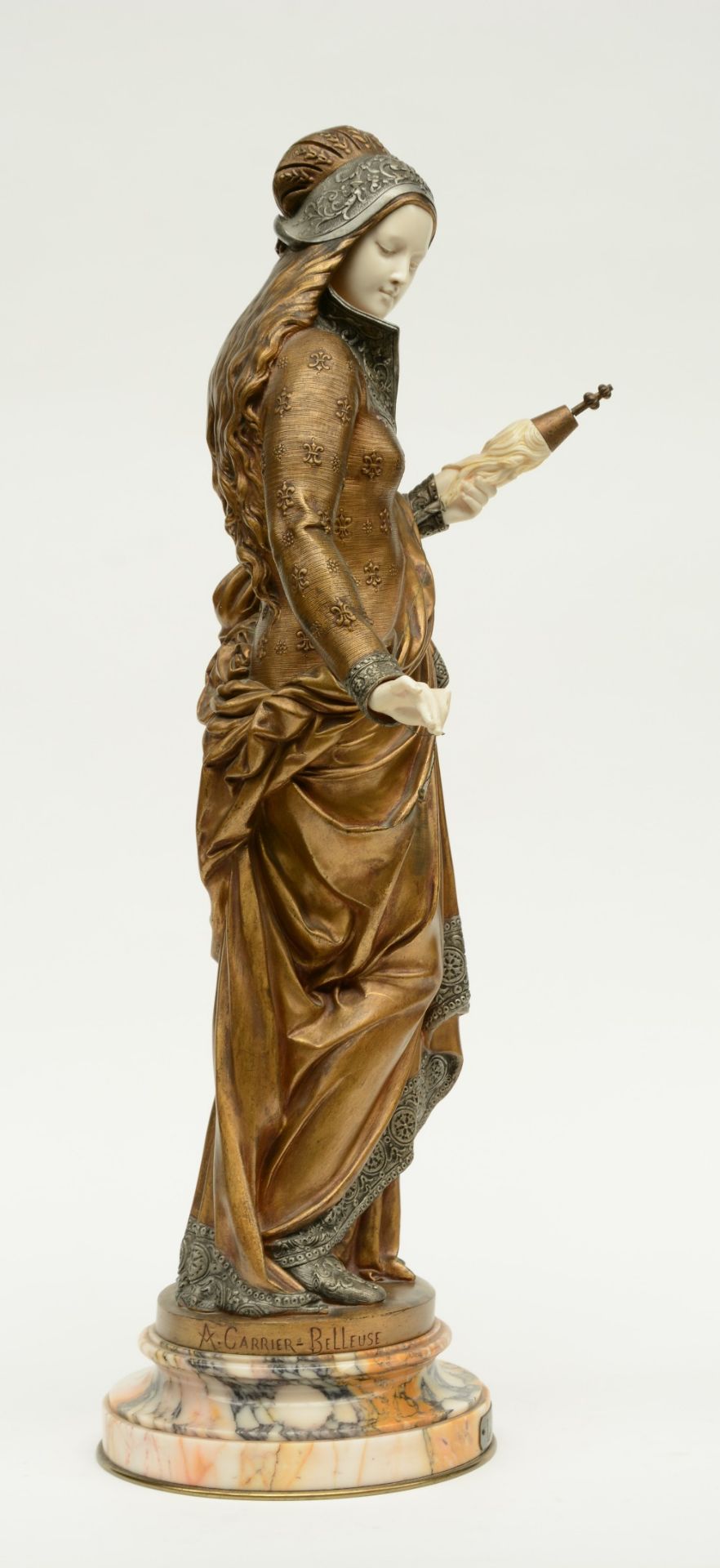 Carrier - Belleuse A., 'La Fileuse', chryselephantine statue, multiple patina, H 75,5 cm - Image 4 of 15