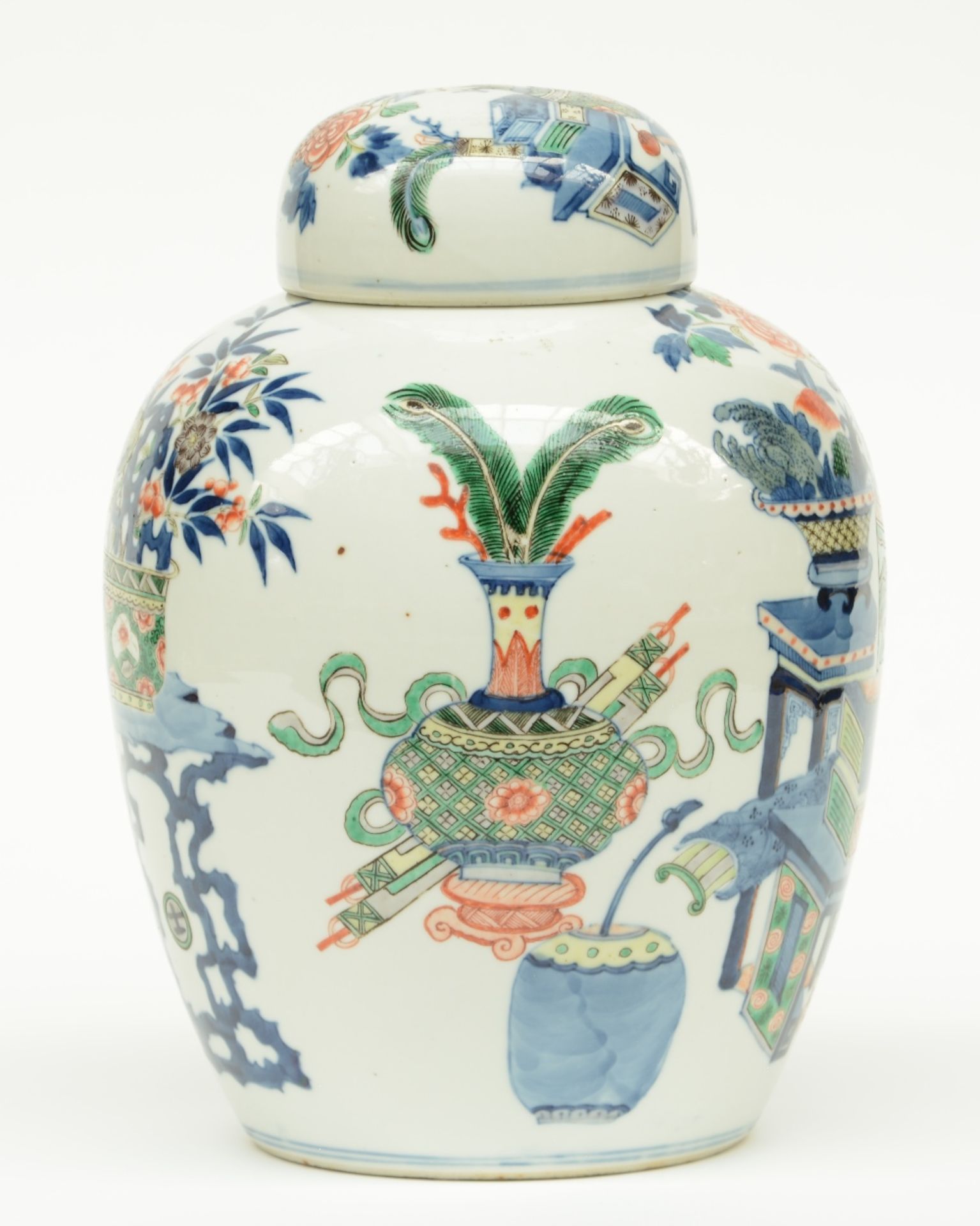 A Chinese polychrome ginger jar, decorated with flowers and antiquities, marked Kangxi, 19thC, H - Bild 4 aus 8