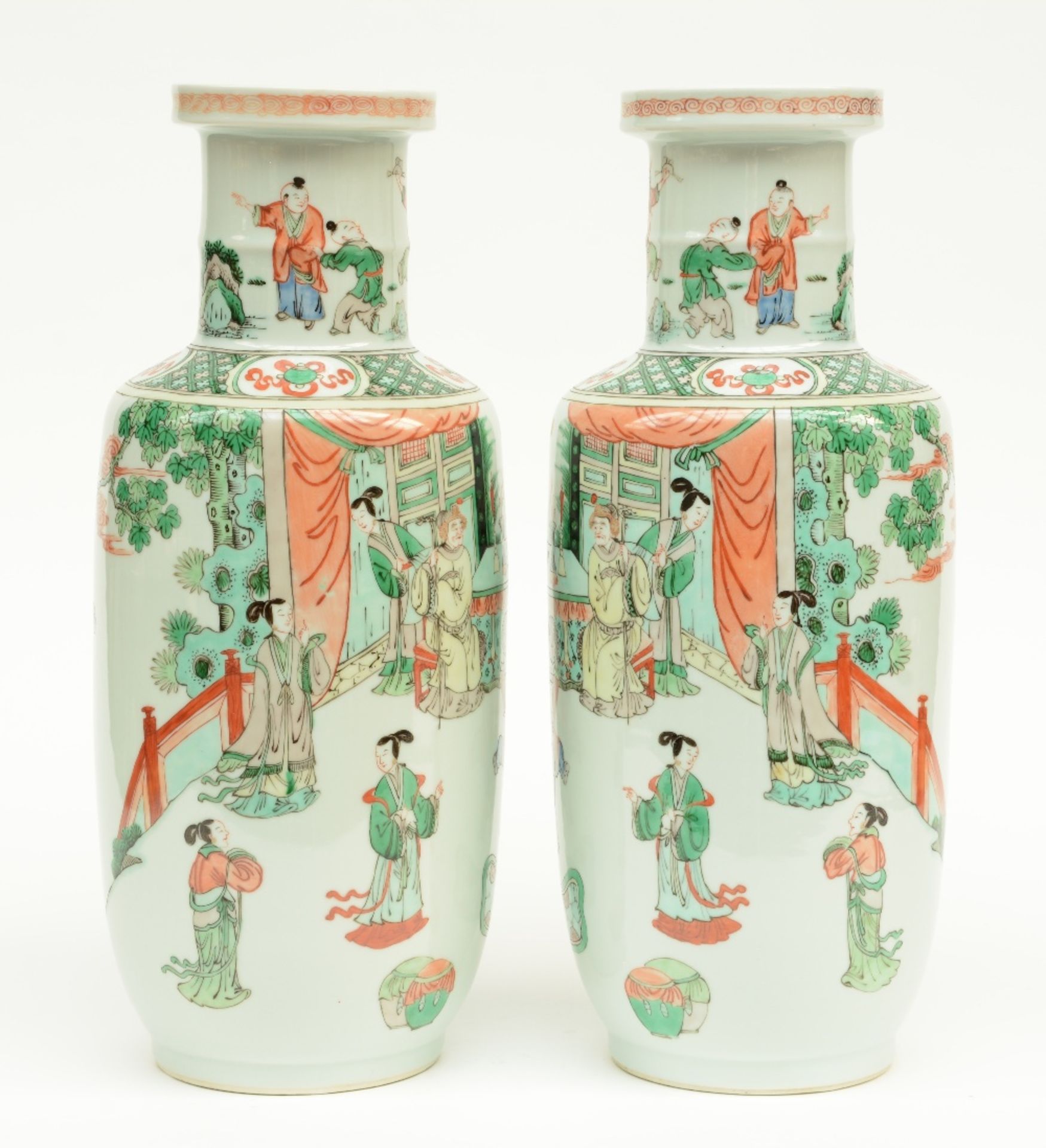 A fine pair of Chinese rouleau shaped vases, famille verte overall decorated with an animated scene, - Bild 2 aus 6
