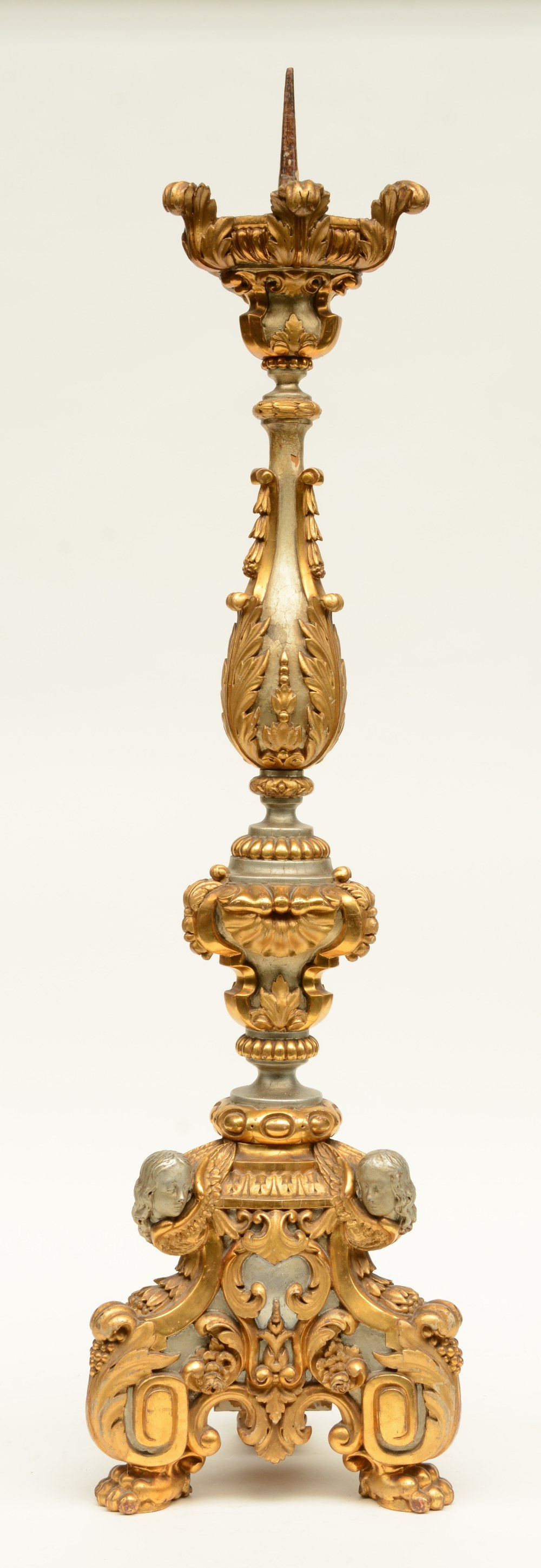 A gilt and silver wooden candlestick, 19thC, H 103,5 cm