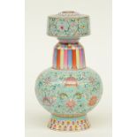 A fine Chinese famille rose vase, marked Jiaqing, H 26,5 cm