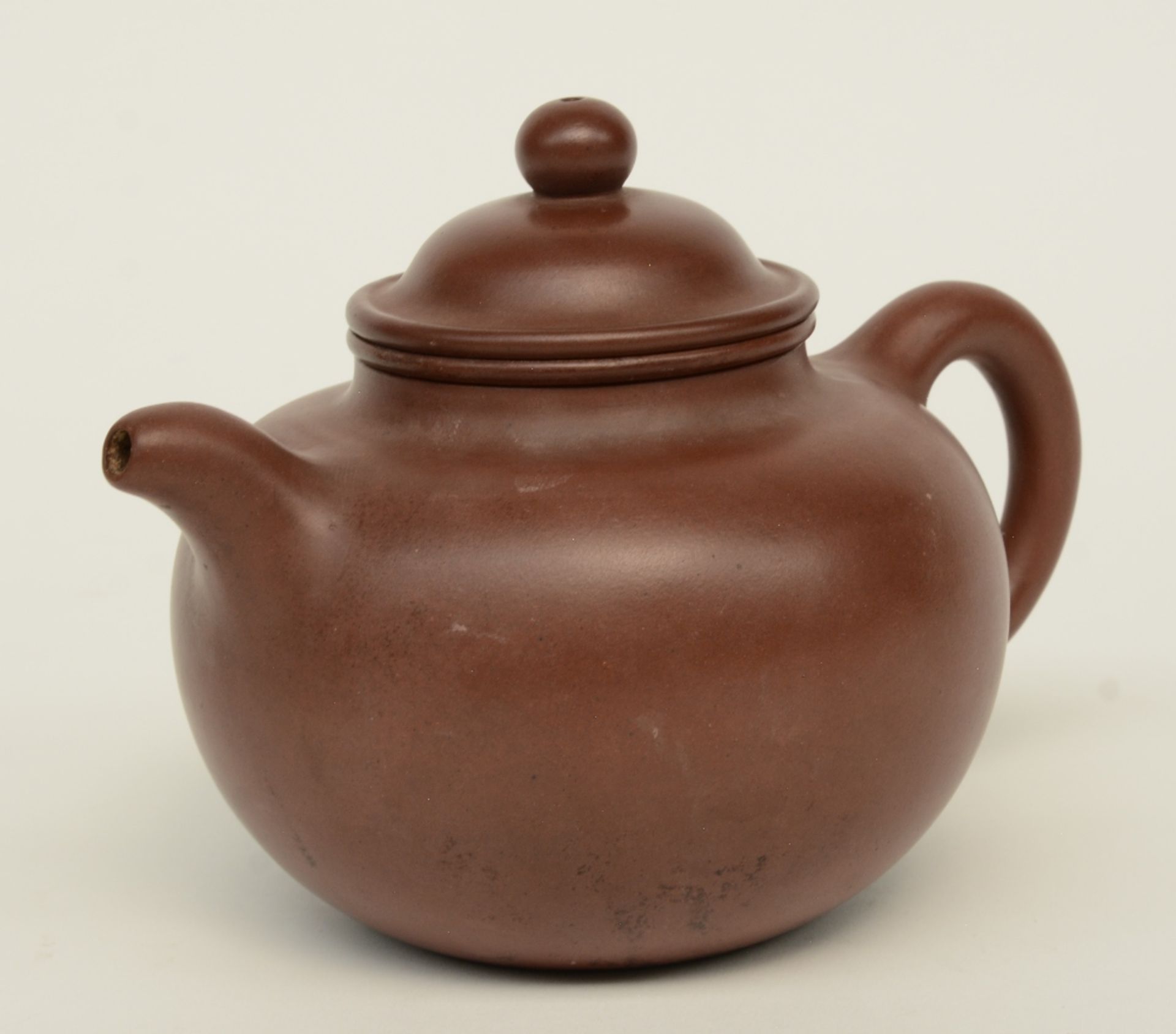 A Chinese 'Yixing' teapot, marked Da Heng, probably 18thC, H 12,5 cm