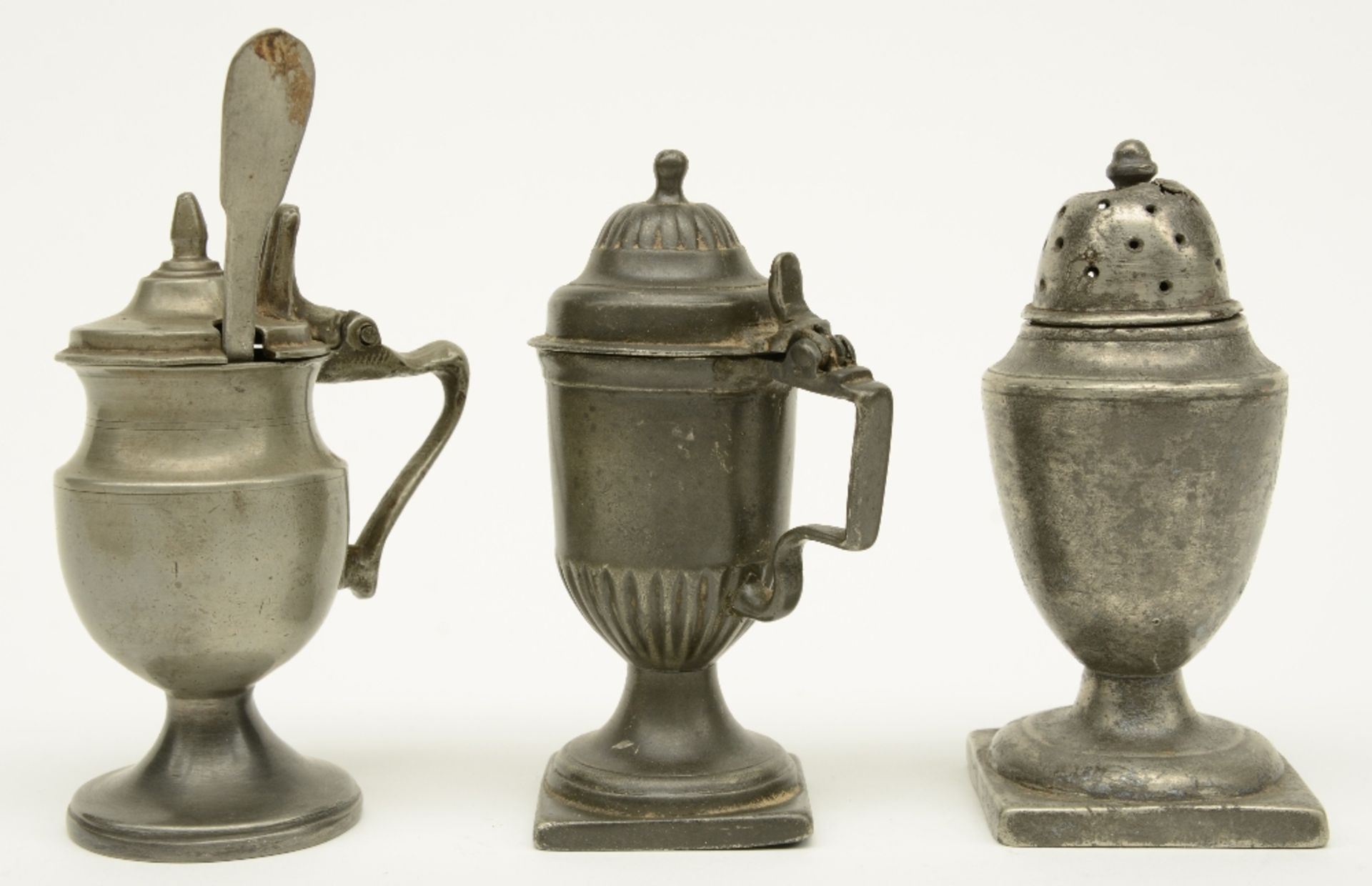 A lot: three pewter mustard pots, a caster and a Holy Water font, some marked, 18thC; added a - Bild 4 aus 5