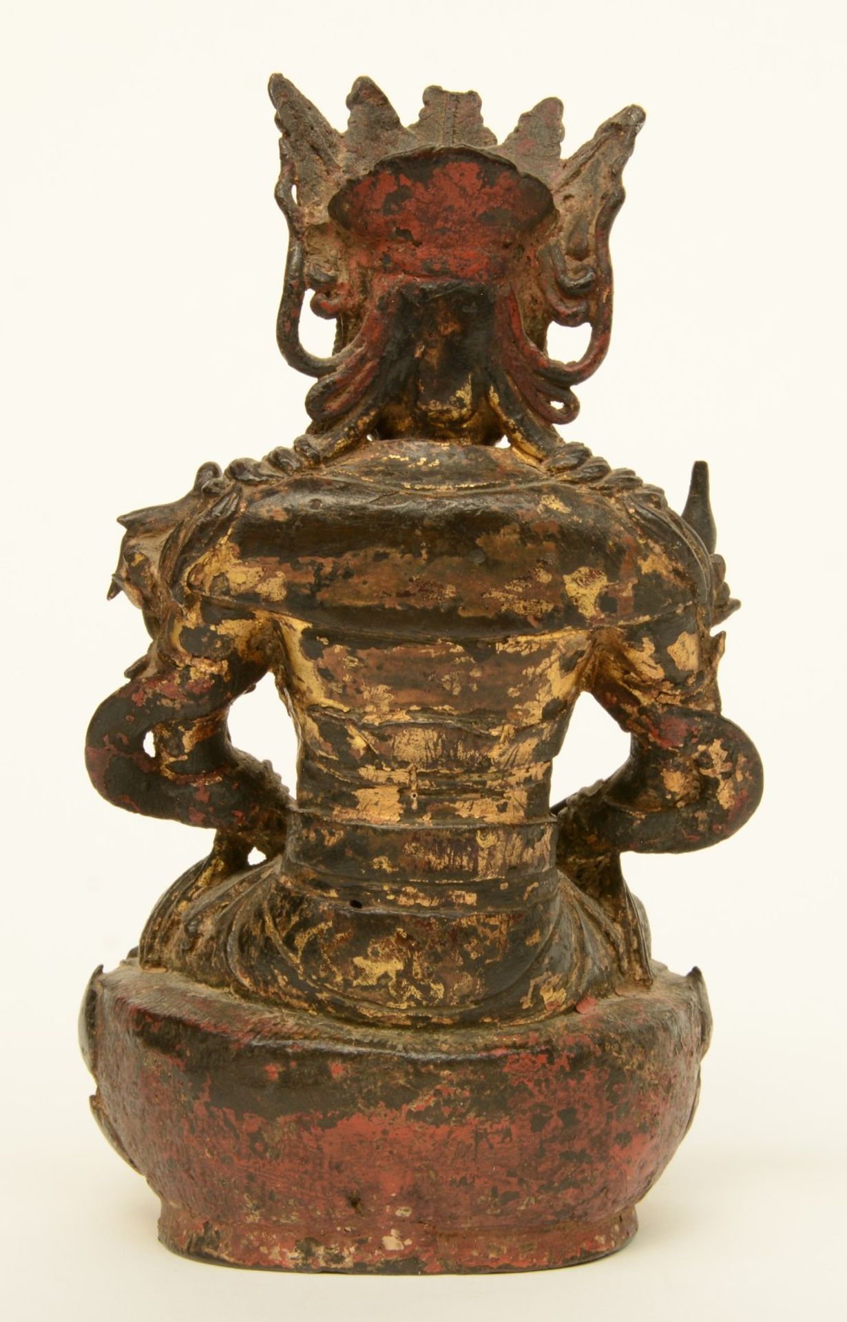 A Chinese gilt bronze Buddha, with polychrome traces, probably Ming, H 20 cm - Bild 4 aus 6
