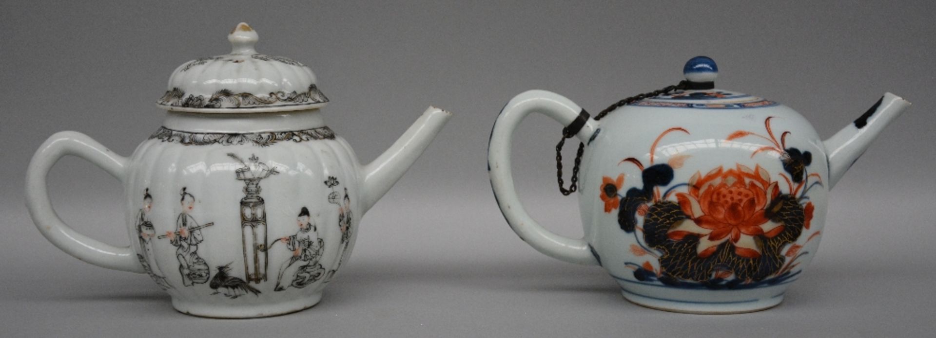 Two Chinese teapots with imari and India ink decoration, 18thC (chips); added two Chinese blue and - Bild 5 aus 15