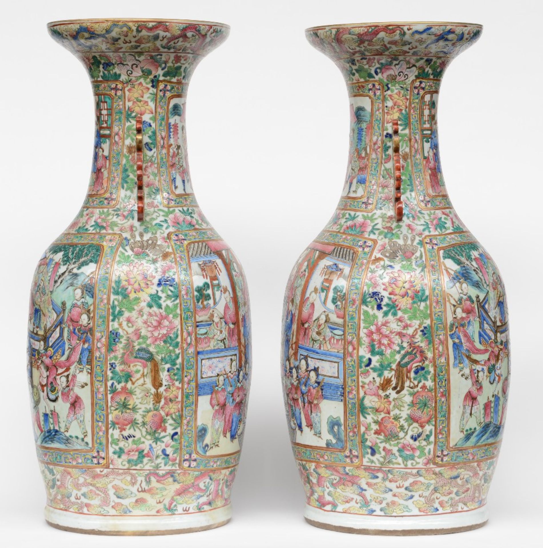 A large pair of Chinese famille rose vases decorated with court scenes, 19thC, H 85,5 - 86 cm (one - Bild 4 aus 13