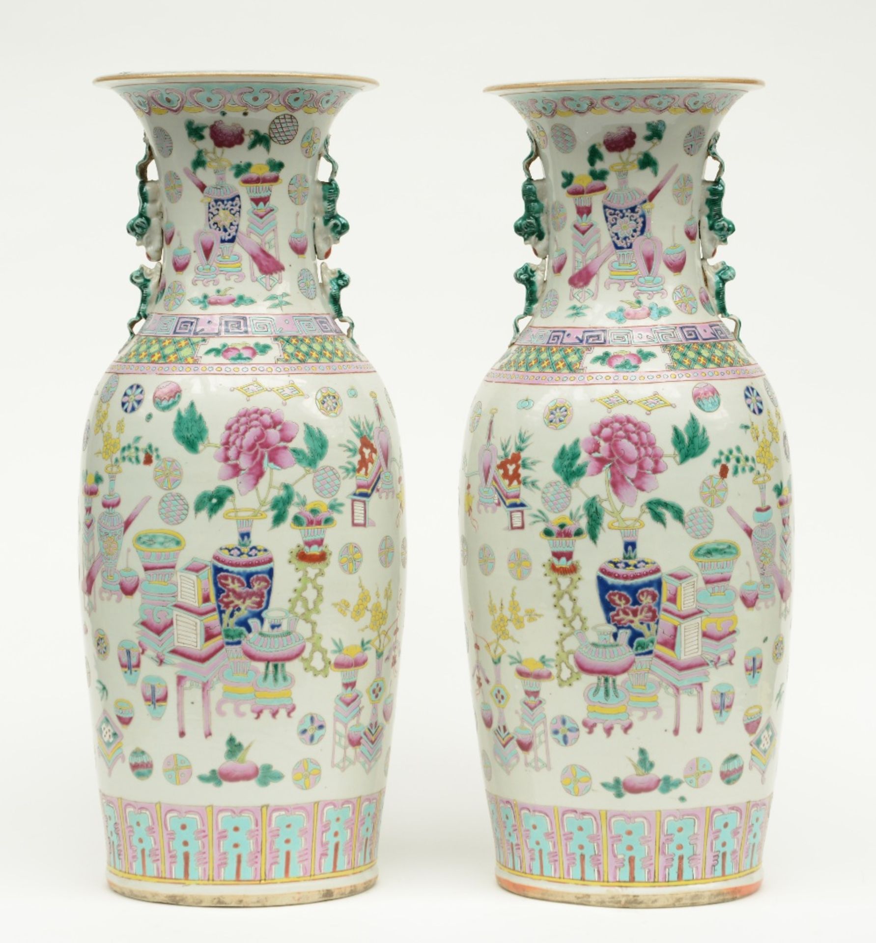 A pair of Chinese famille rose vases decorated with antiquities and symbols, 19thC, H 59 cm (one - Bild 3 aus 7