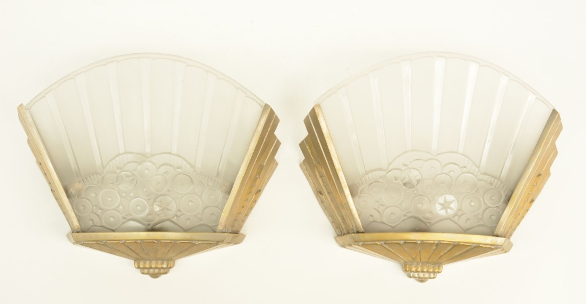 Two brass, chrome plated Art Deco wall lights, the light shades in cast and matted glass, H 24,5 cm