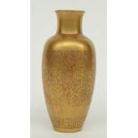 A fine Chinese gilt flower vase, marked Qianlong, 18thC, H 15,5 cm