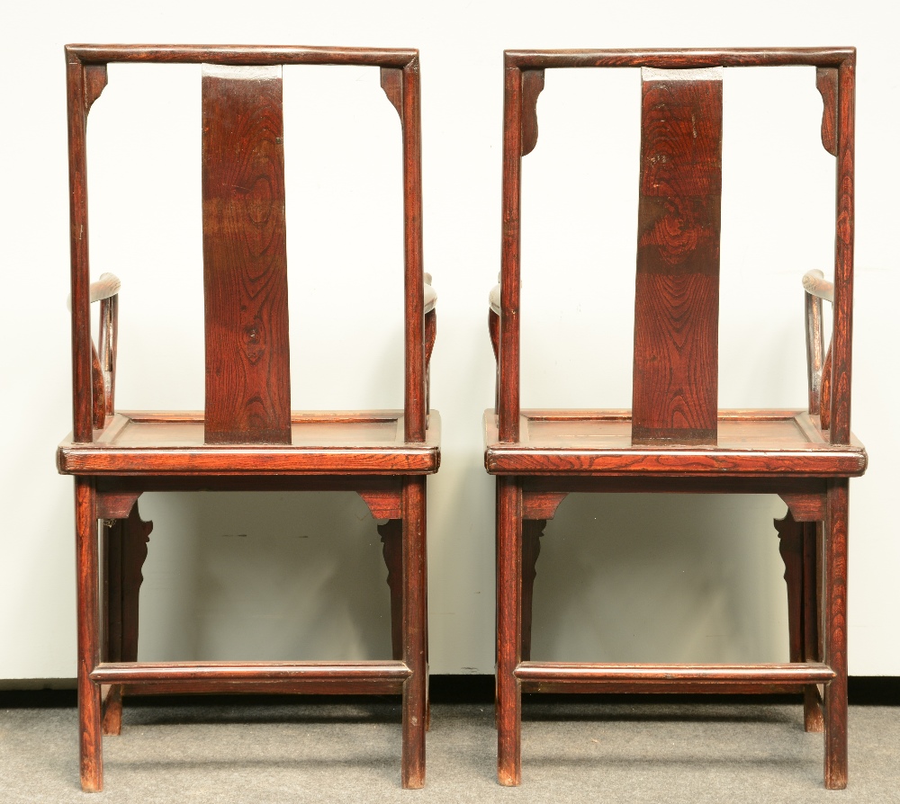 A pair of Chinese elm wood armchairs, ca. 1900, H 112 - W 57 cm (minor damage) - Image 3 of 5