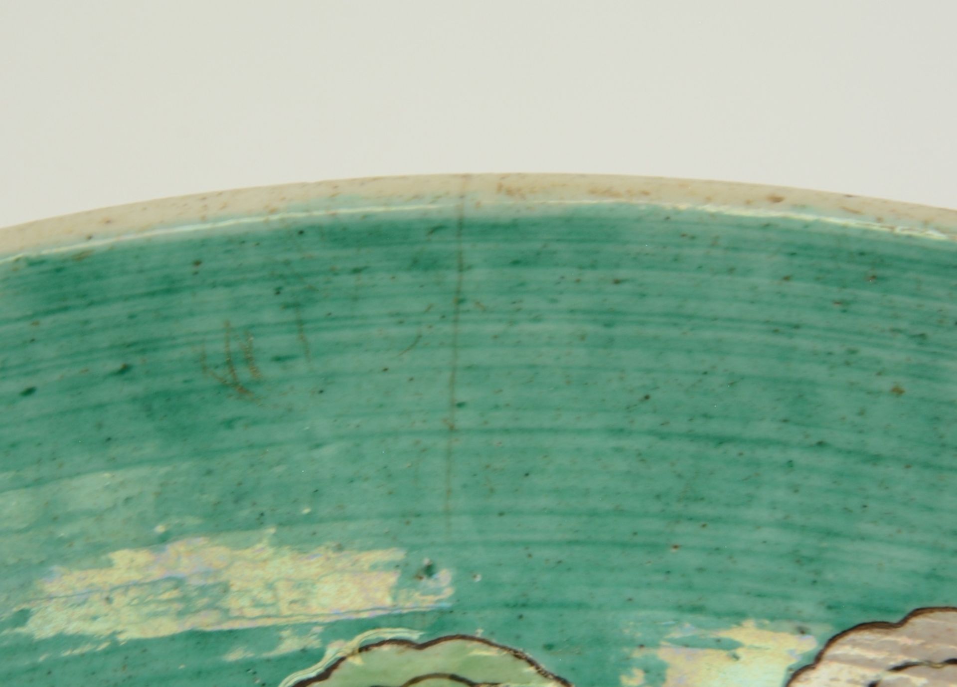 A Chinese famille verte Yen-Yen vase, overall decorated with warriors, marked Kangxi, H 83 cm ( - Bild 9 aus 11