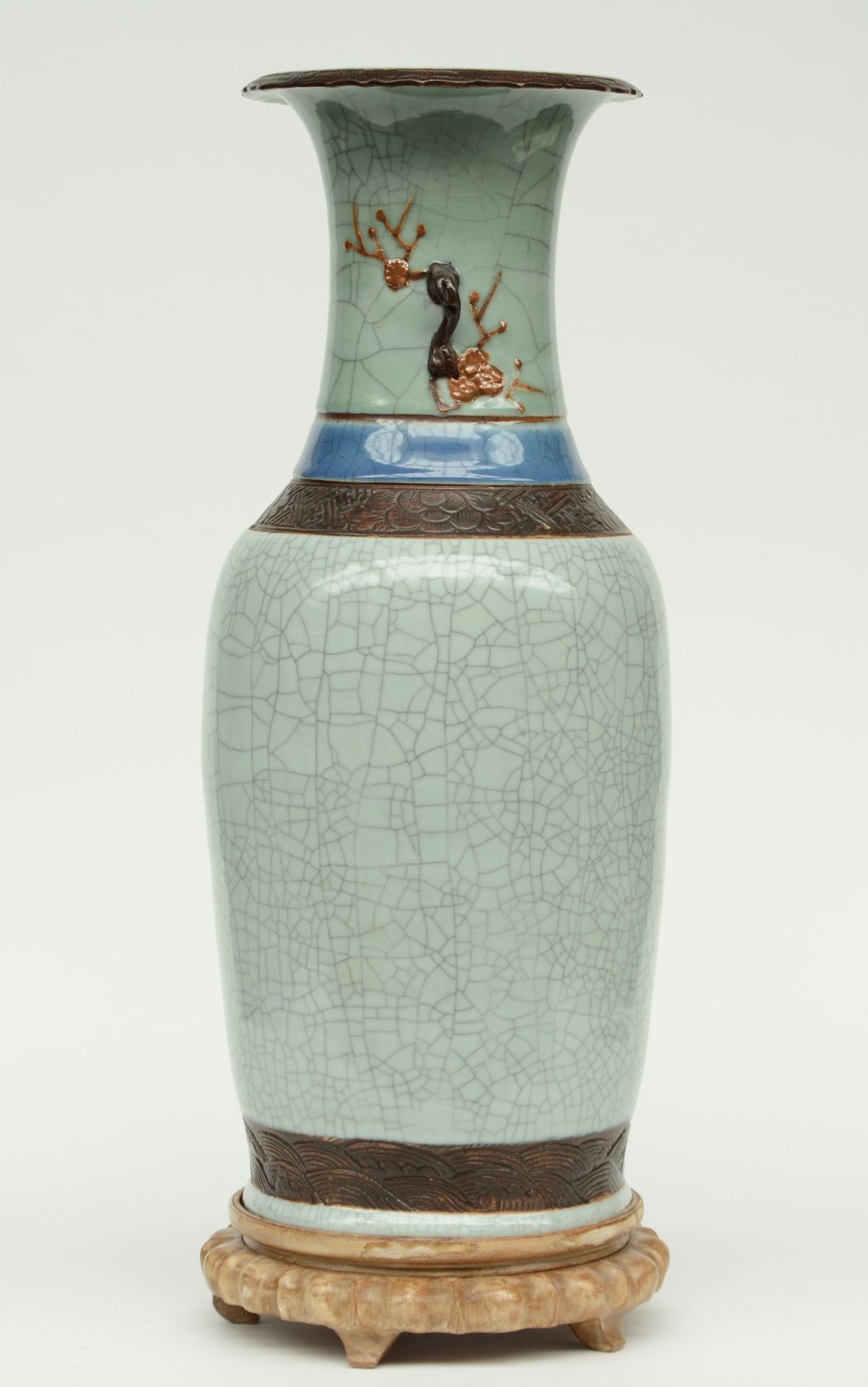 A Chinese stone- crackleware vase, relief decorated, on a matching wooden base, marked, ca. 19thC, H - Image 4 of 7