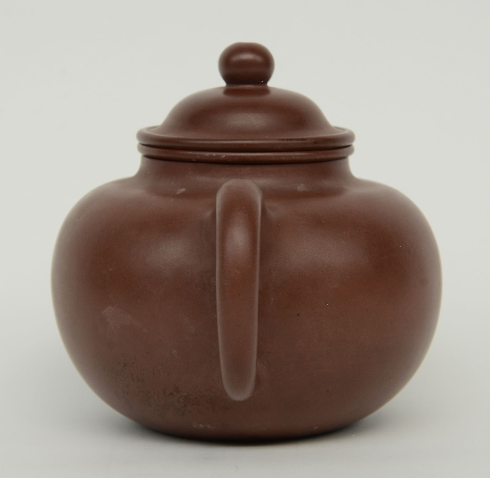 A Chinese 'Yixing' teapot, marked Da Heng, probably 18thC, H 12,5 cm - Bild 3 aus 8