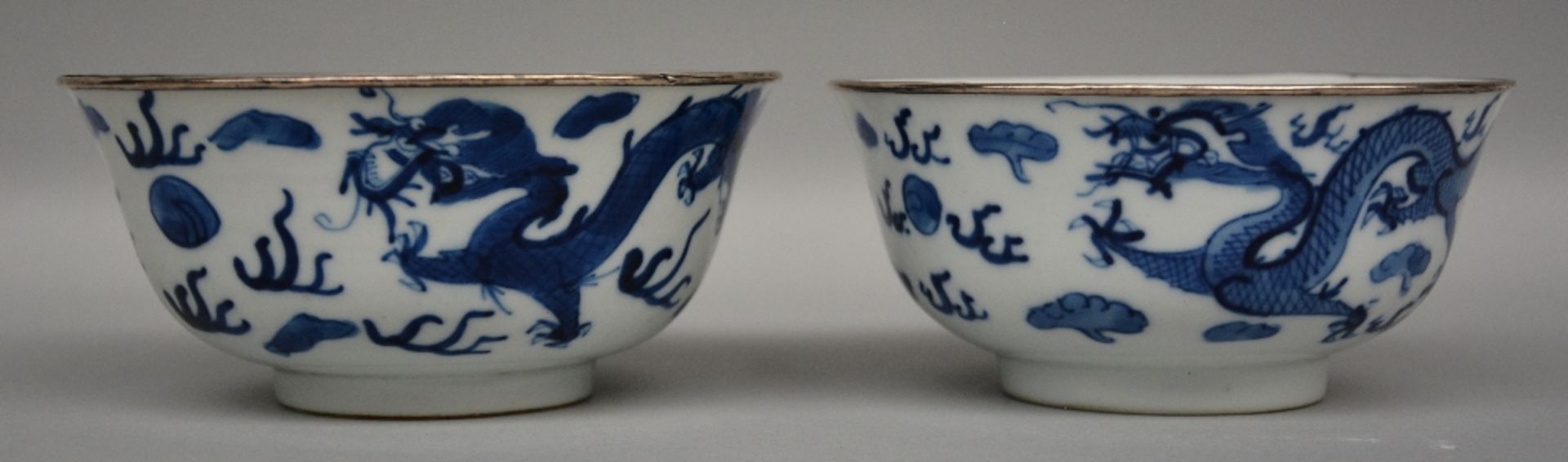 Two Chinese teapots with imari and India ink decoration, 18thC (chips); added two Chinese blue and - Bild 11 aus 15