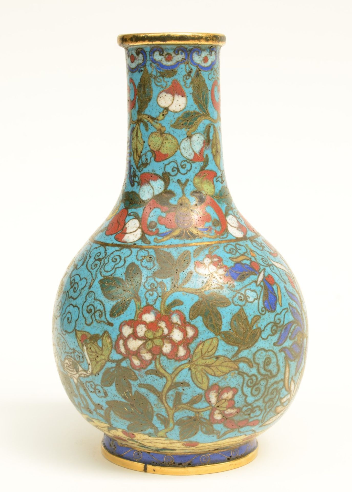 A small Chinese cloisonné bottle vase, 18thC, H 20 cm - Bild 2 aus 6