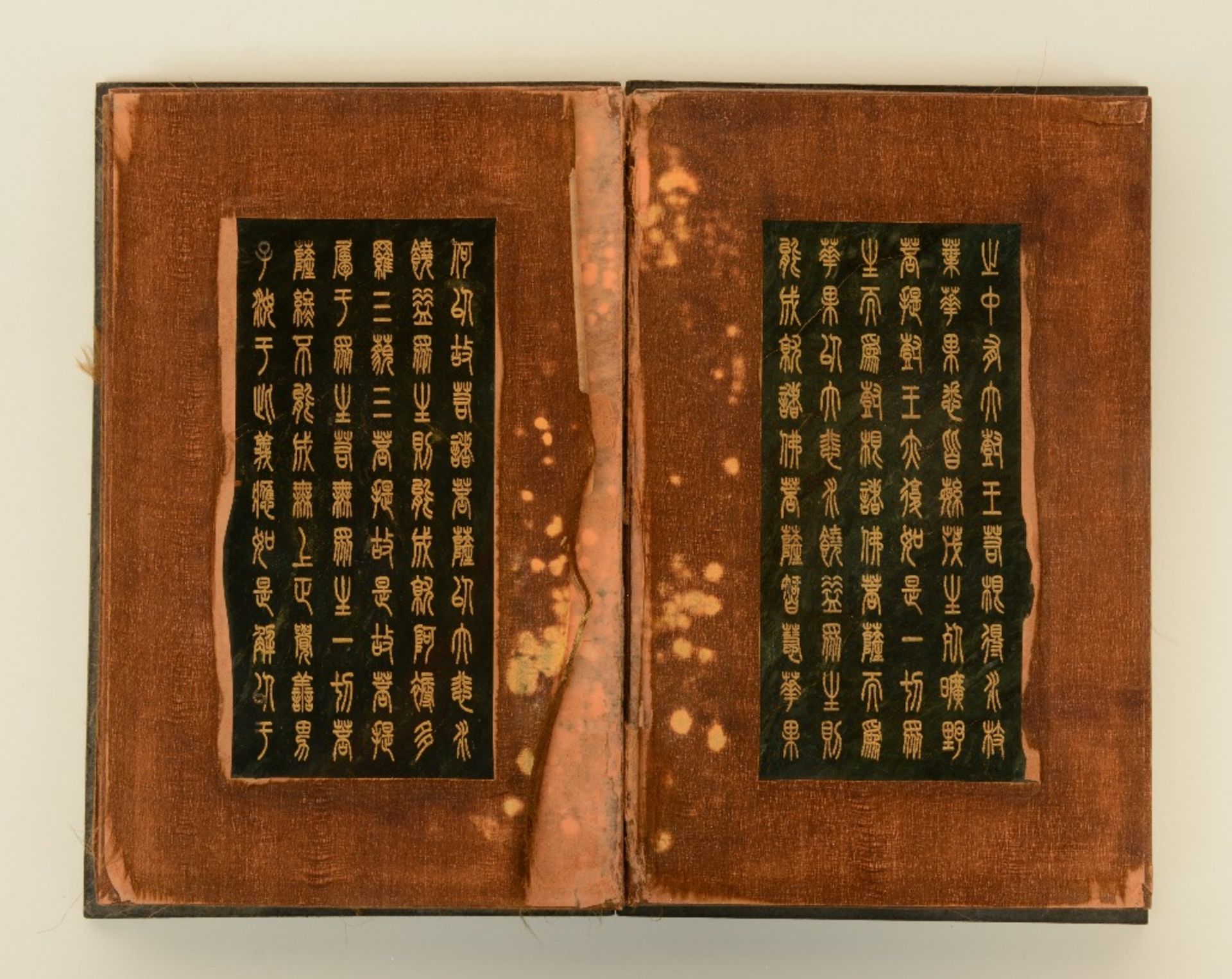 A Chinese book with calligraphy texts on jade plaques (damaged) - Bild 3 aus 5