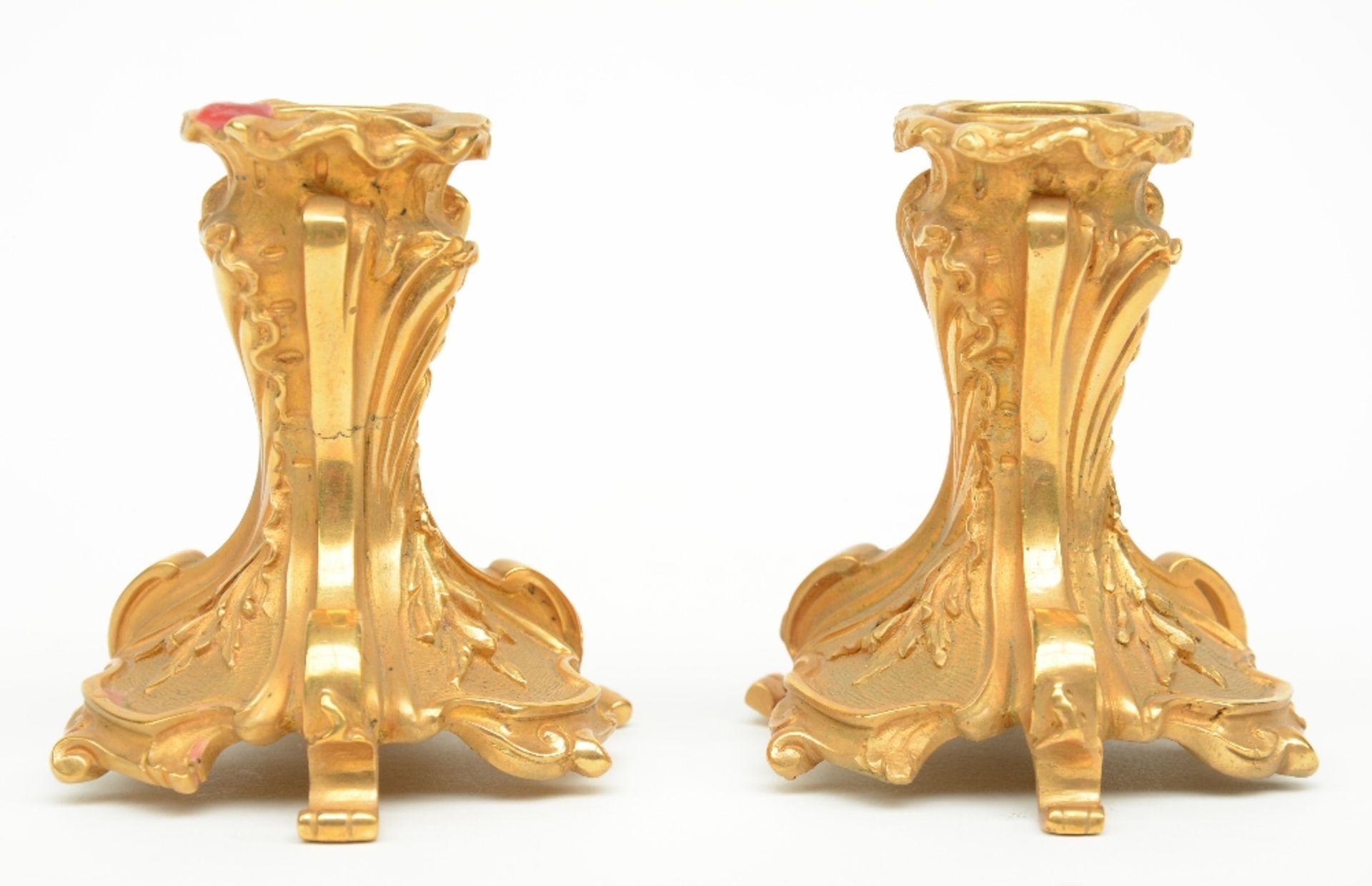 A fine LXV style ormolu bronze ink stand with a ditto pair of candlesticks, 19thC, H 9 - B 19 - D - Bild 7 aus 8