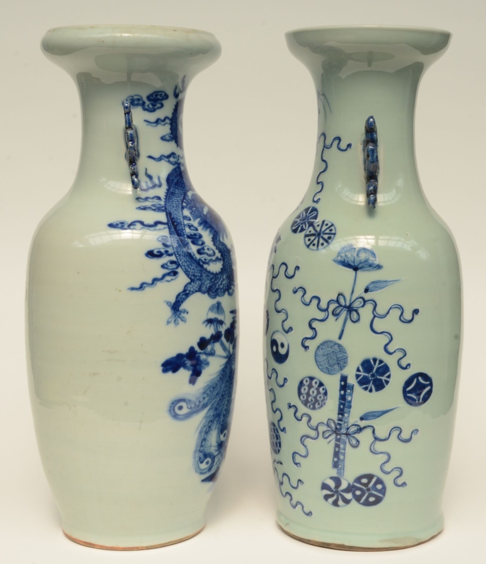 Two Chinese celadon-ground blue and white vases, one painted with a dragon and a phoenix, one vase - Bild 2 aus 9