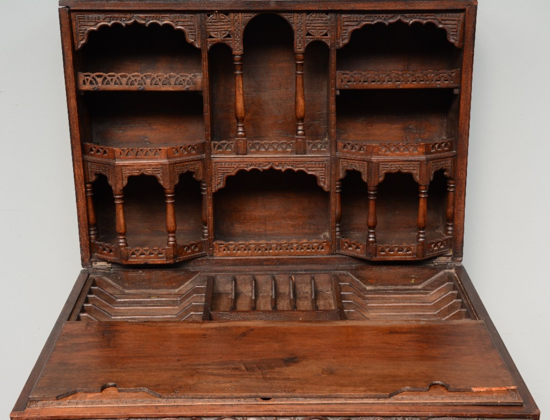 A Chinese carved hardwood travelling desk, relief decorated with dragons and symbols, H 83 - D - Bild 2 aus 8